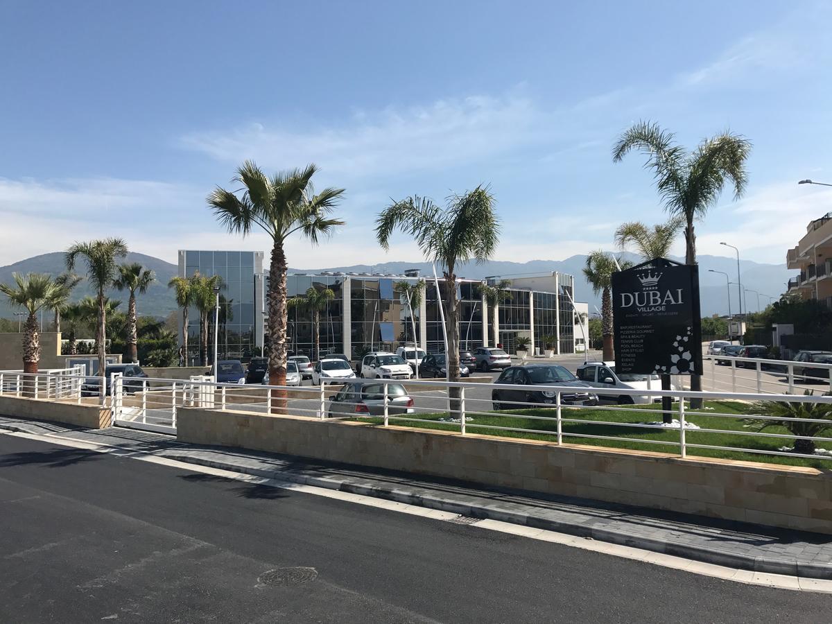 DubaiVillage Camposano Bagian luar foto